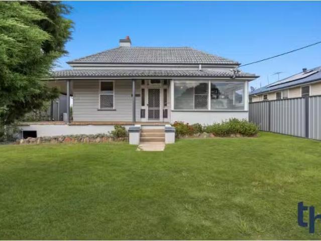Unique 4 BR 41 Largs Av, Largs House for rent Listed by Jess.