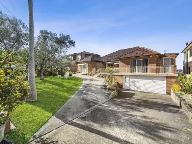 Nice 4 BR 41 Pine Avenue, Narraweena, NSW 2099