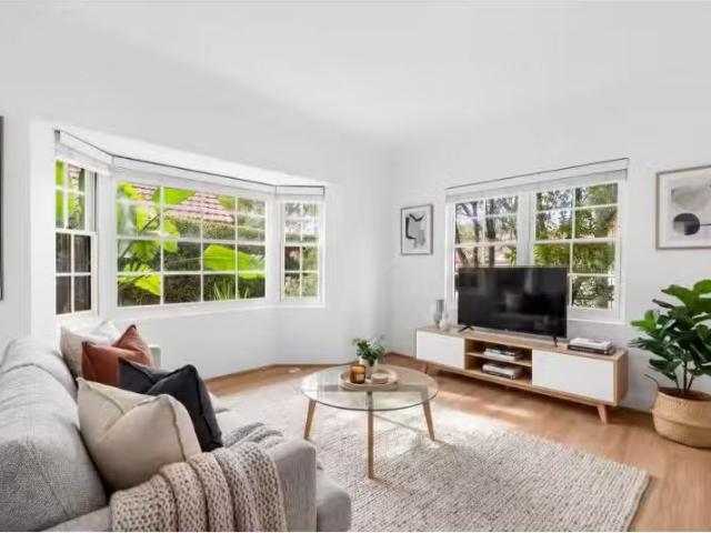 Cheap 4 BR 4/3 Murdoch Street, Cremorne Apartment for rent Li.