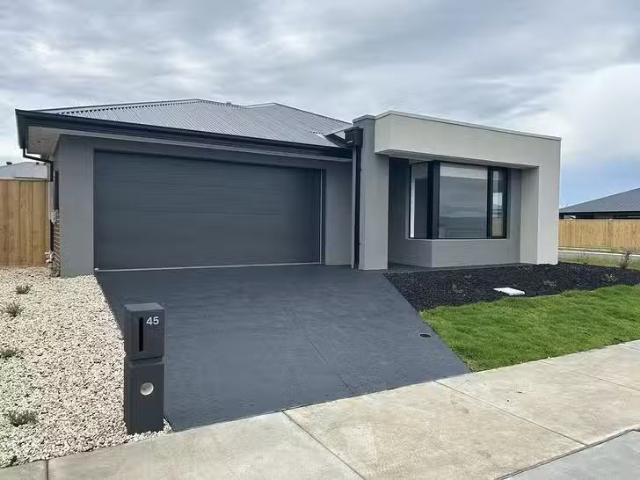 Charming 4 BR 45 Baldwin Road, Traralgon, VIC 3844