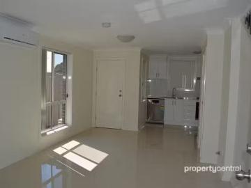 Cheap 4 BR 4/73 Canberra Street, OXLEY PARK Townhouse for rent.