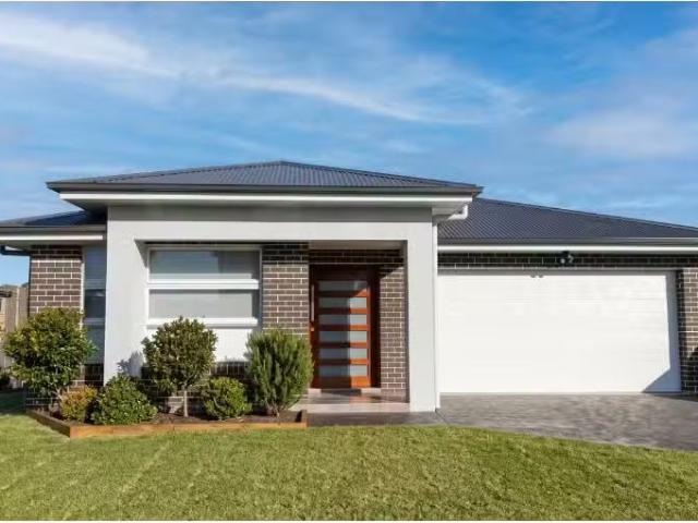 Unique 4 BR 48 Fanflower Ave, DENHAM COURT House for rent Lis.