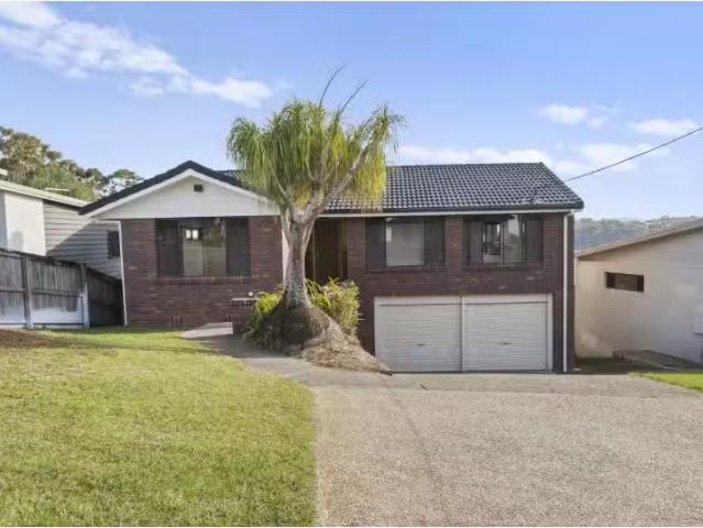 For Rent! 4 BR 48 Hillcrest Avenue, BANORA POINT House for ren.