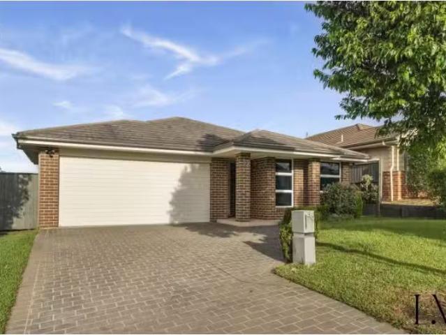 Charming 4 BR 49 Scenic Drive, Gillieston Heights House for re.