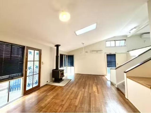 Rental! 4 BR 4 Wesley Place, Cherrybrook House for rent Liste.