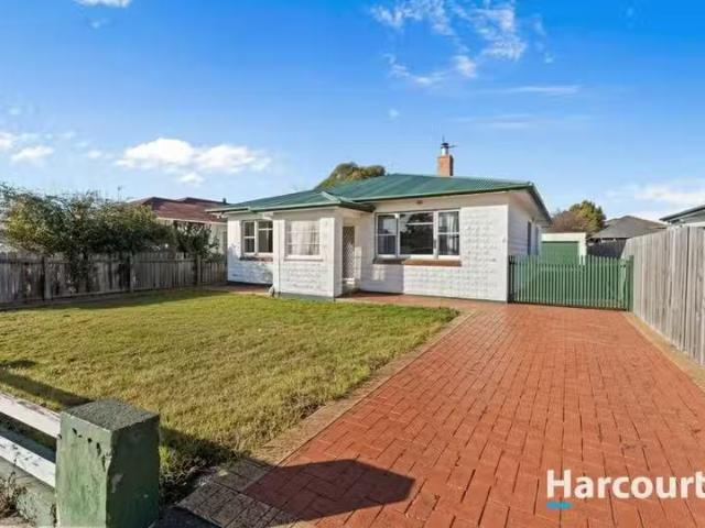 Charming 4 BR 4 Adelaide Street, DEVONPORT, TAS 7310 House f.