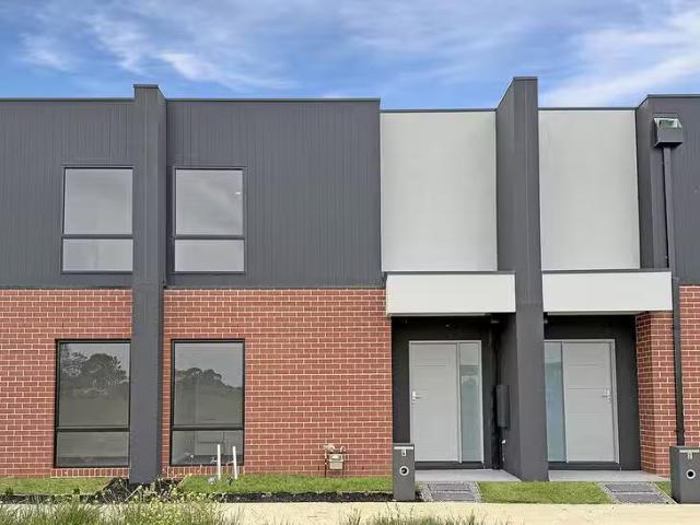 Cozy 4 BR 4 Avi Walk, Armstrong Creek, VIC 3217