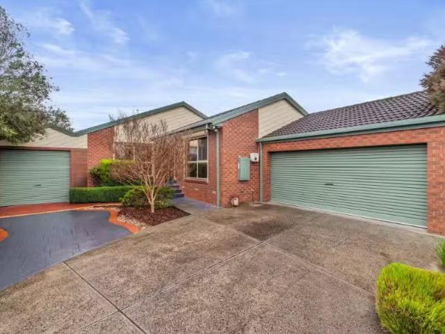 For Rent! 4 BR 4 Neerim Court, Rowville House for rent Listed.