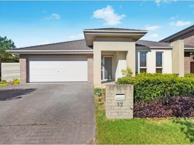 Cozy 4 BR 52 Hakone Road, Woongarrah House for rent Listed by.