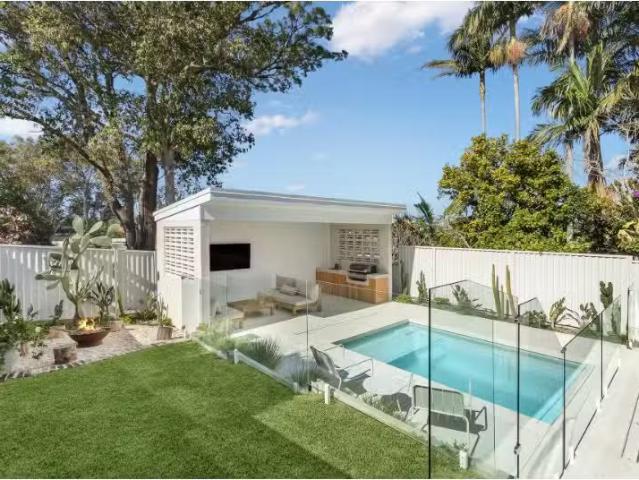 Deal! 4 BR 53 Monash Street, Tugun House for rent Listed by L.