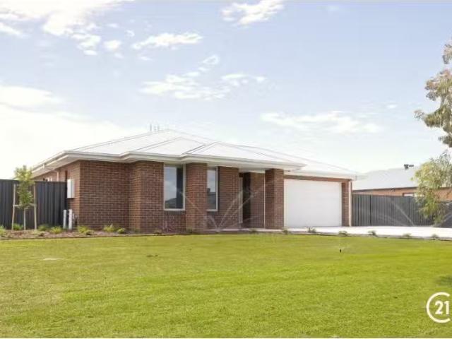 Cozy 4 BR 54 Whistler Circuit, Moama House for rent Listed by.