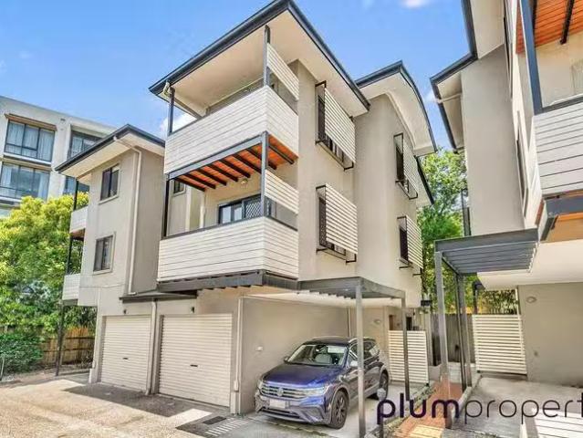 Rental! 4 BR 5/50 Lambert Road, Indooroopilly, QLD 4068