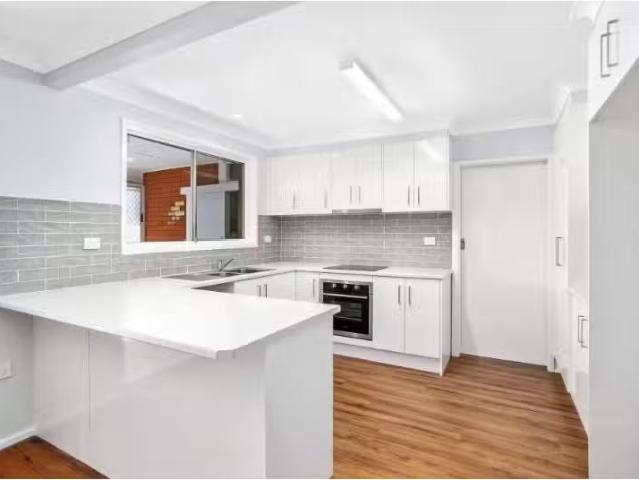 For Rent! 4 BR 59 Koona Street, ALBION PARK RAIL House for ren.