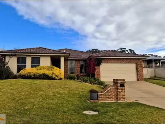 Cozy 4 BR 5 Downey Crescent, Orange House for rent Listed by.