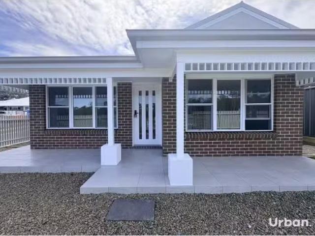 Cozy 4 BR 60 Caphilly Parkway, North Rothbury House for rent.