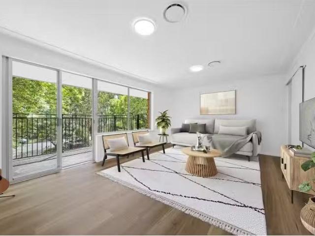 Cheap 4 BR 63 Blackbutts Road, Frenchs Forest House for rent.
