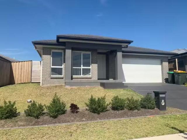 Just in! 4 BR 66 Tarragon Way, Chisholm House for rent Listed.