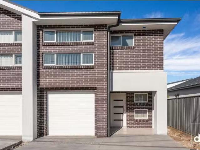 Deal! 4 BR 67B Murray Road, East Corrimal Townhouse for rent.