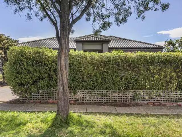 Cheap 4 BR 68 Toritta Way, Truganina, VIC 3029