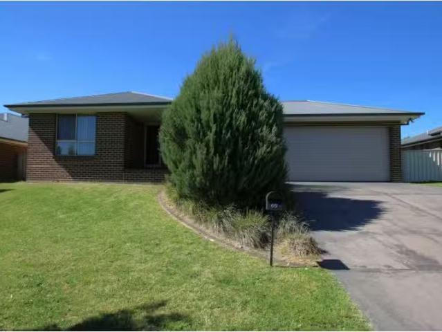 Cozy 4 BR 69 Botanic Way, ORANGE House for rent Listed by Pro.