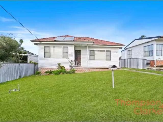For Rent! 4 BR 6 Capper Street, Telarah Property for rent Lis.