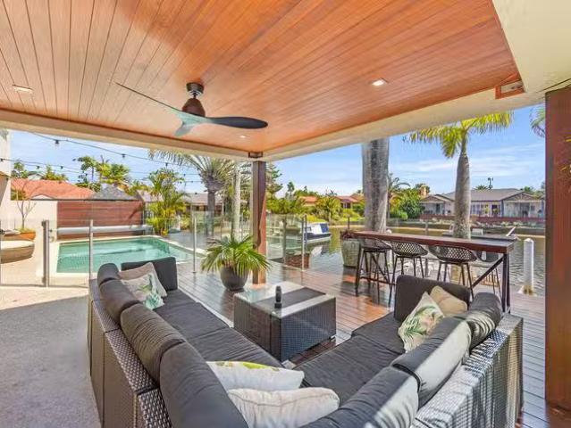 Cheap 4 BR 6 Folkstone Place, Runaway Bay, QLD 4216