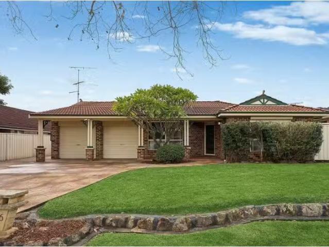 Charming 4 BR 6 Holdsworth Drive, Narellan Vale House for rent.