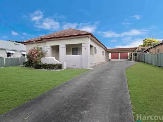 For Rent! 4 BR 75 Brunswick Street, East Maitland, NSW 2323.