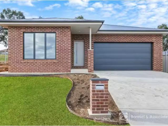 For Rent! 4 BR 87 Jackeroo Circuit, Thurgoona House for rent.