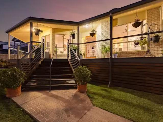 Cheap 4 BR 8 Windjammer Circuit, RIVER HEADS, QLD 4655 House.