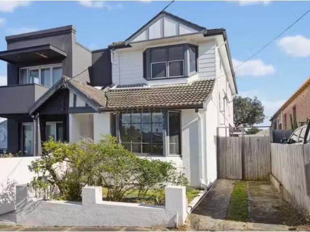 Rental! 4 BR 8 Andrew Street, CLOVELLY House for rent Listed.
