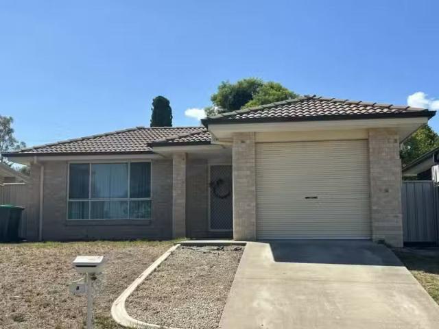 Rental! 4 BR 8 Bottlebrush Cove, OXLEY VALE House for rent Li.