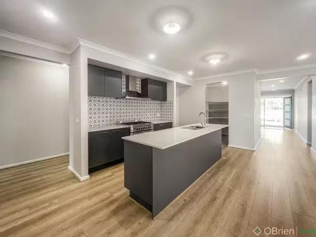 New 4 BR 8 Meadowbrook Crescent, Warragul, VIC 3820