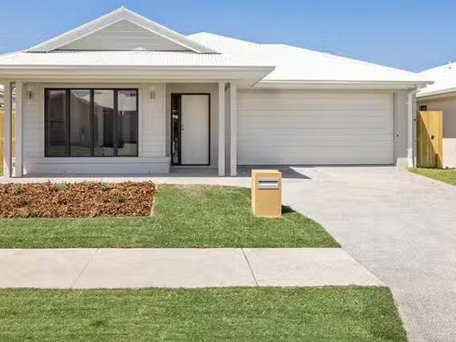 Just in! 4 BR 8 Sugarloaf Crescent, Banya, QLD 4551