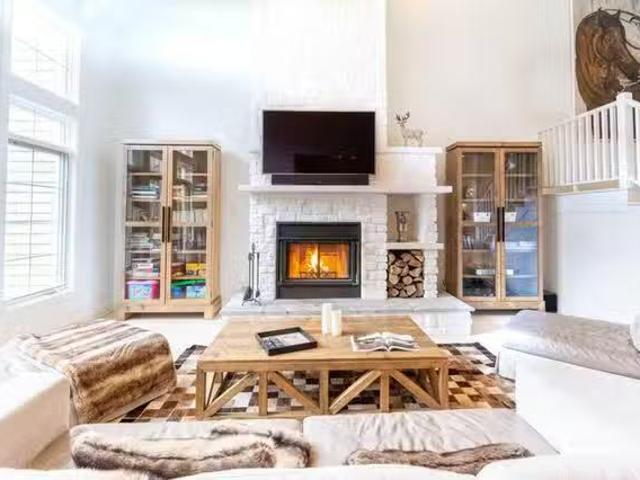 For Rent! 4 BR Chemin des Skieurs