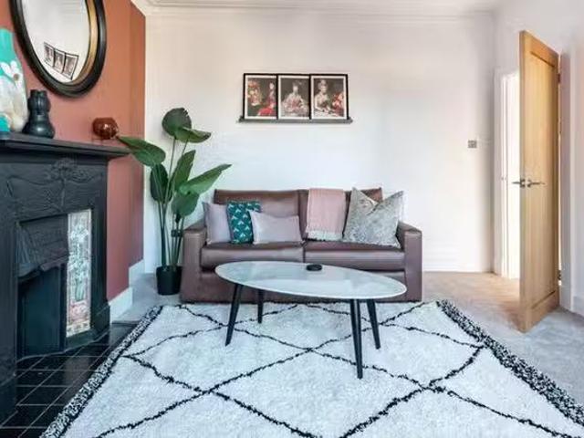 Cozy 4 BR Kensington Place