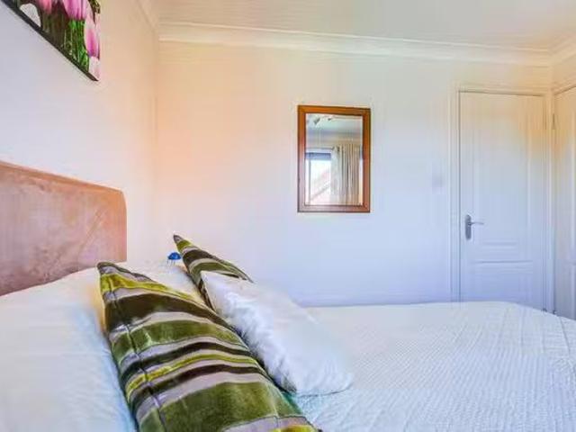 Charming 4 BR Sonning Way