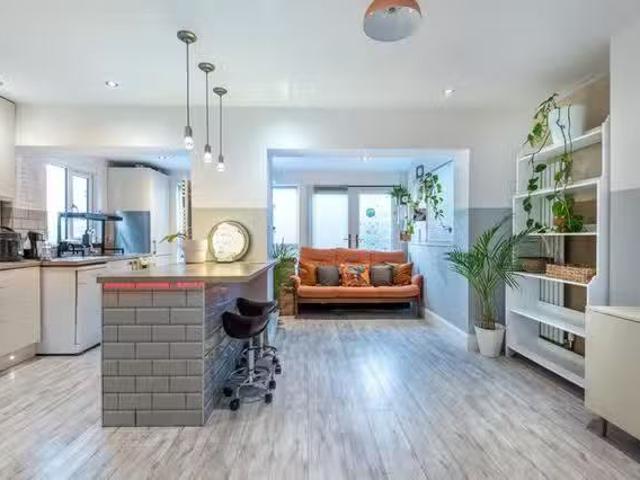 Just in! 4 BR Rougemont Avenue