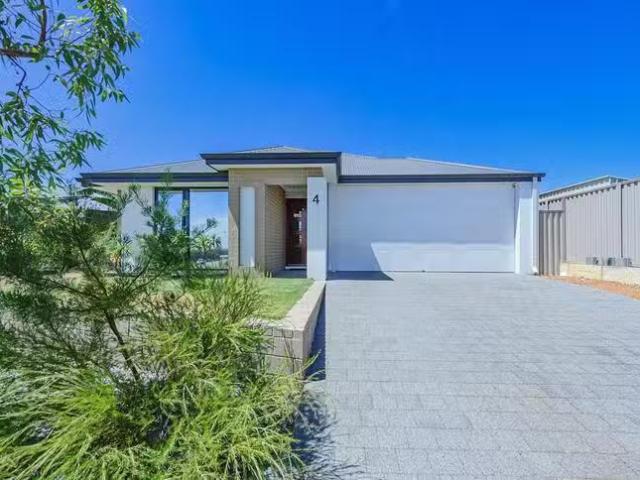 For Rent! 4 Gallon Way, Byford, WA 6122