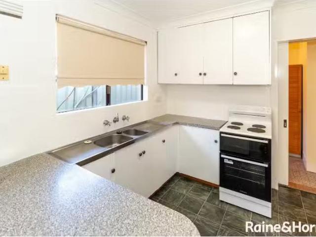 For Rent! 4 Geneva Crescent, LAKE ALBERT House for rent Liste.