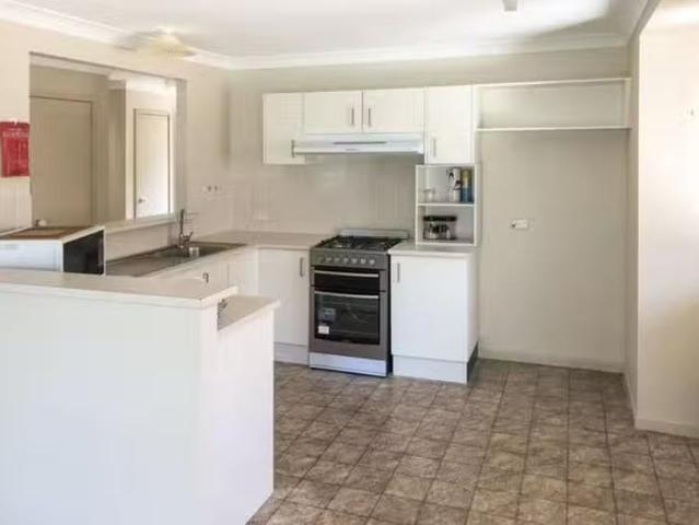 Cozy 4 Gumleaf Close, Erina, NSW 2250