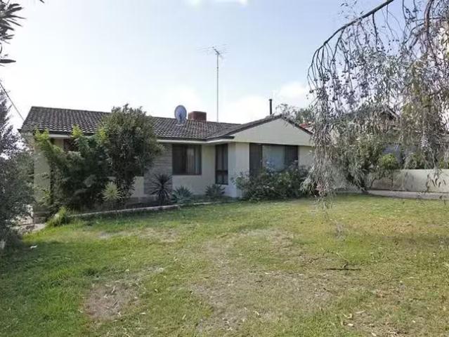 Rental! 4 Hanlon Street, Hamilton Hill, WA 6163