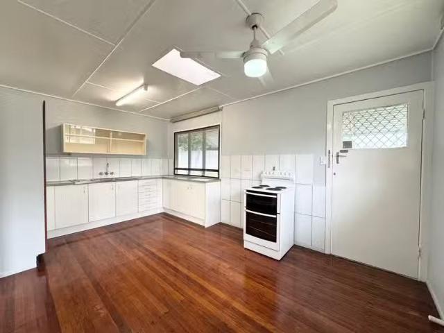 Nice 4 Loombah Crescent, FERNY HILLS, QLD 4055 House for Rent