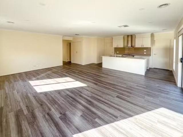 New 4 Leafspring Road, DONNYBROOK, VIC 3064 House for Rent