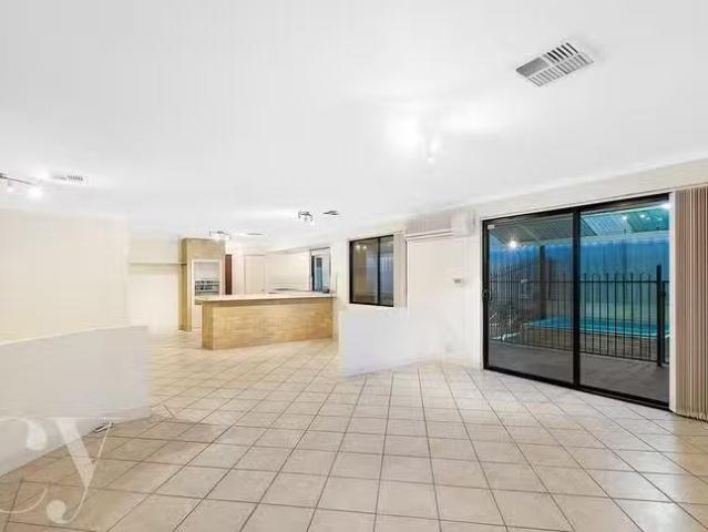 Cozy 4 Millstream Place, Success, WA 6164