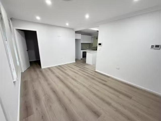 Cozy 4 Nyrang Road, Orange House for rent Listed by Simone Fo.