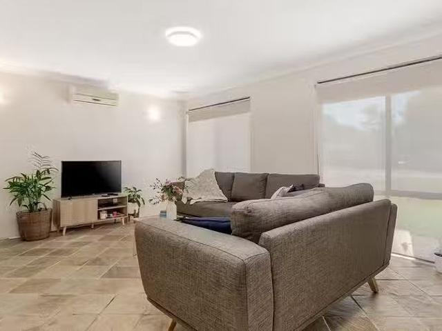 Deal! 4 Pericles Court, Rockingham, WA 6168