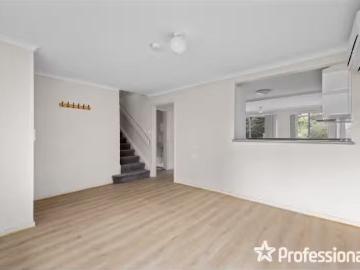 Cheap 4 Red Gum Place, West Bathurst Townhouse for rent Liste.