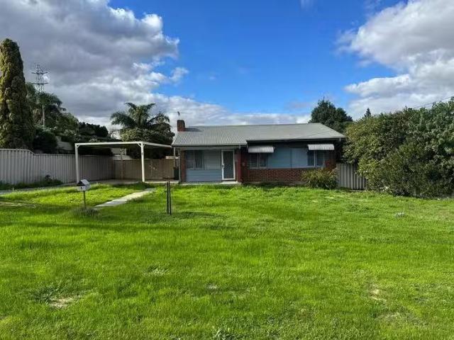 Nice 4 Williams Road, Coolbellup, WA 6163