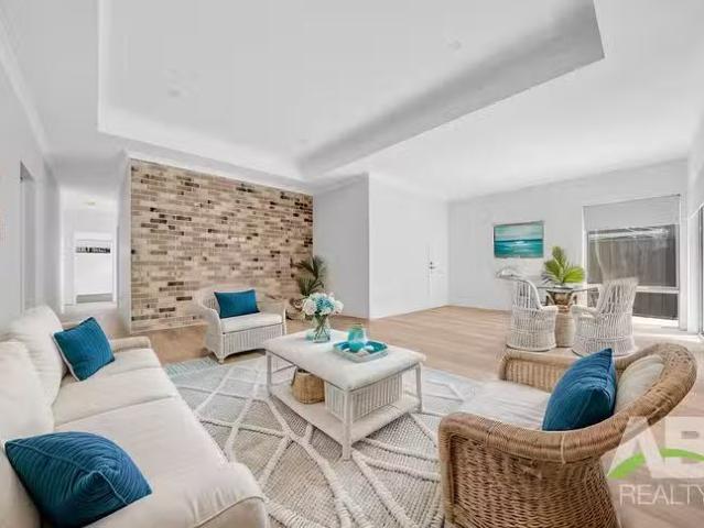 Unique 4B Towarda Way, Wanneroo, WA 6065